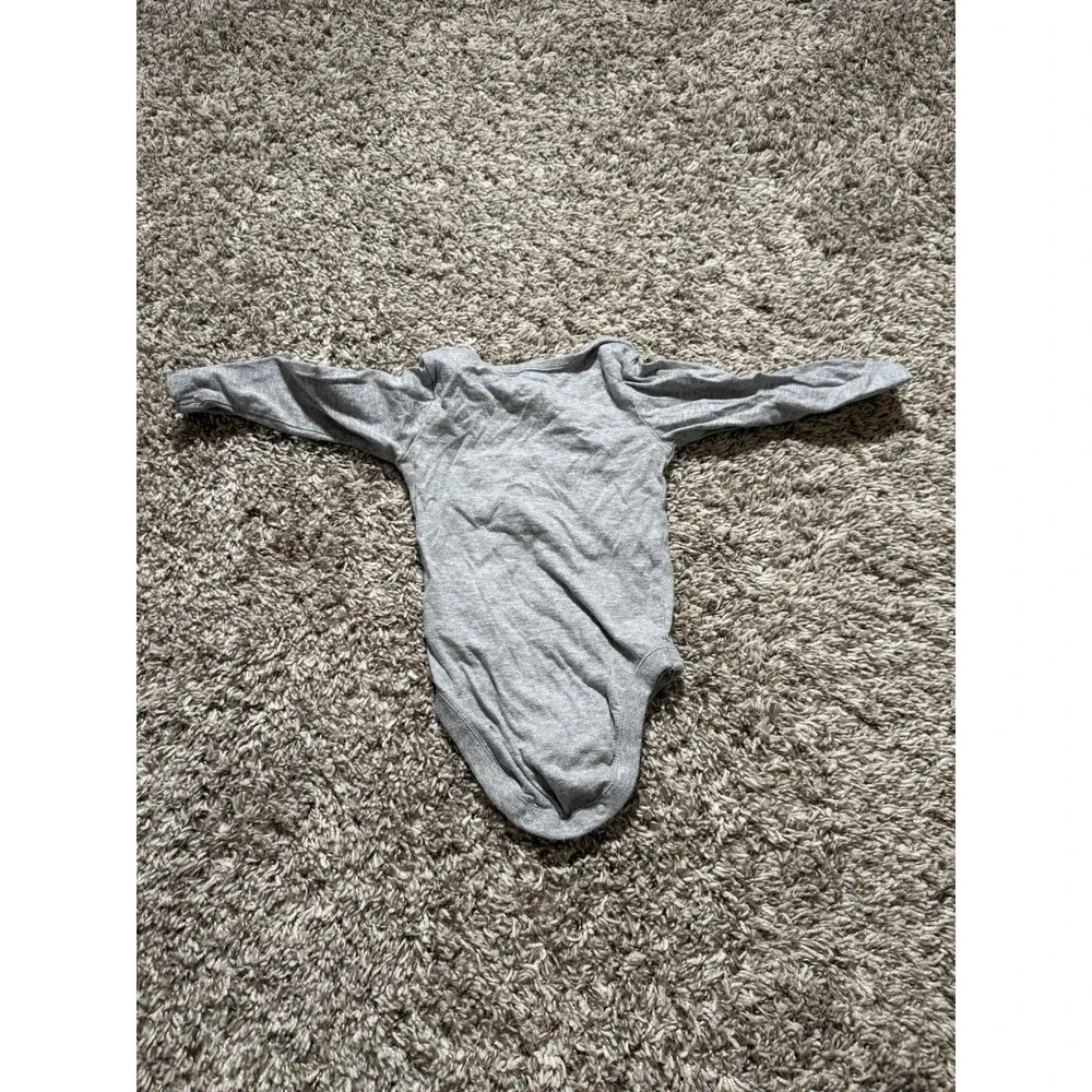 Childrens Place Baby Bodysuit 6-9M Gray Graphic Long Sleeve Snap Cute